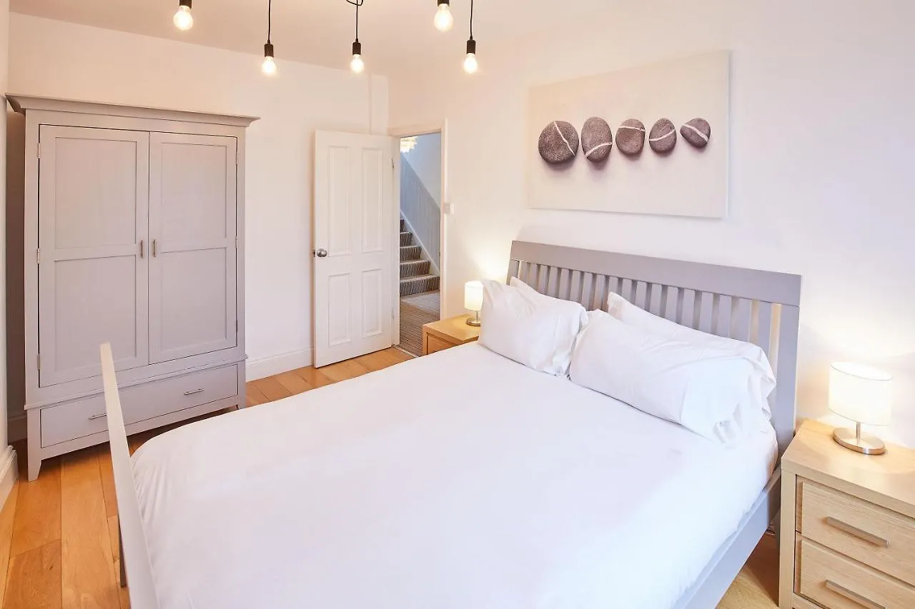 Host & - Hutton House *