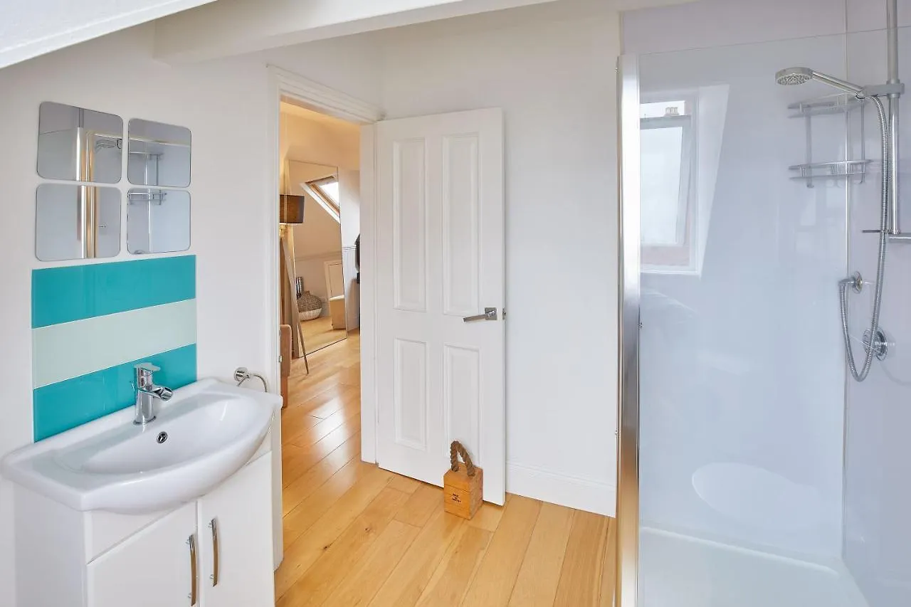 Host & - Hutton House *