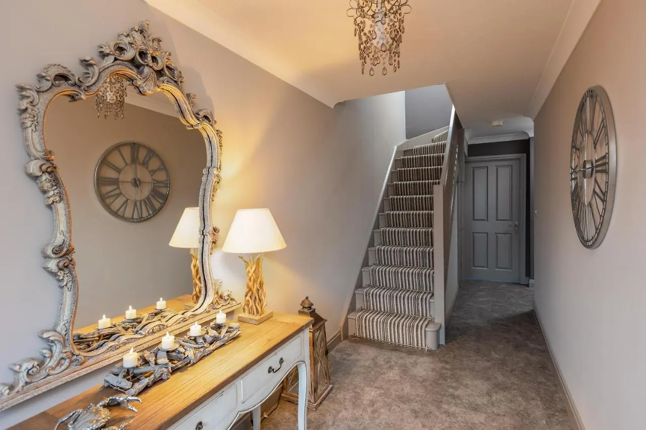 Sugar Reef - A Fantastic Modern House With Garden, Free Parking For 2 Cars, Free Use Of Electric Vehicle Point, Beach, Shops, Bars And Restaurants Just A 10 Minute Walk Away! Casa de Férias *
