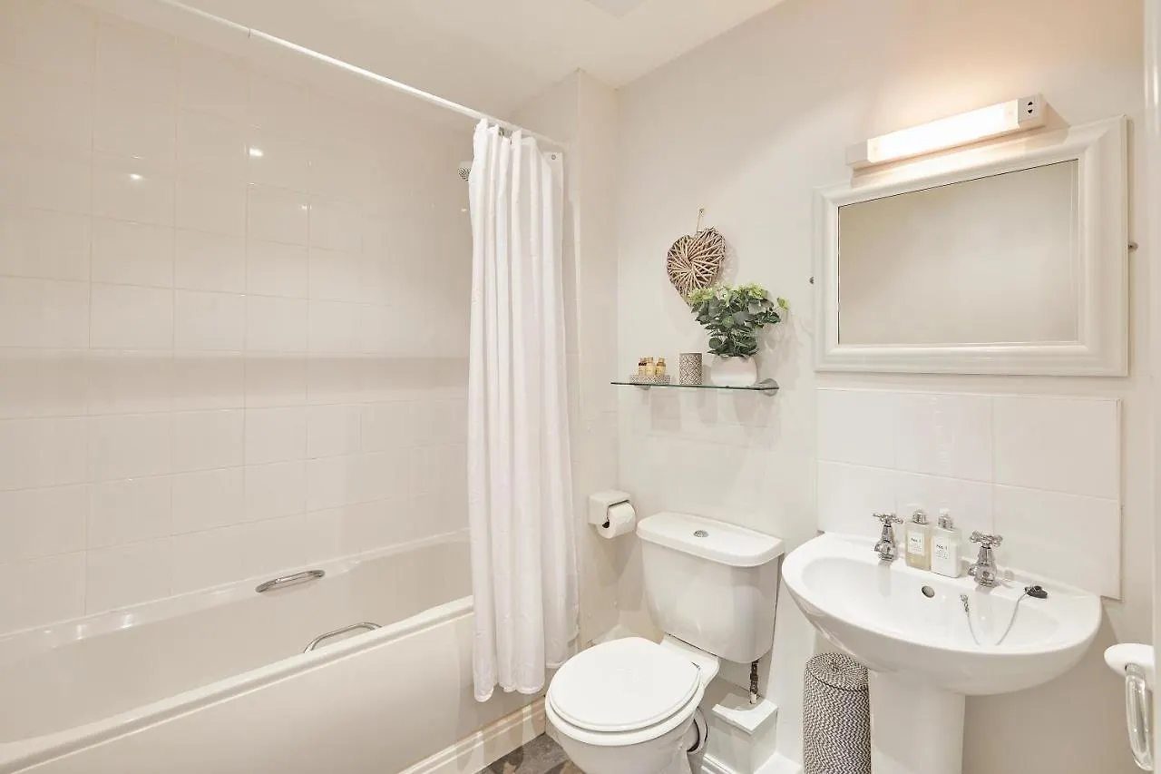 Apartment Host & - Harbour View Whitby
