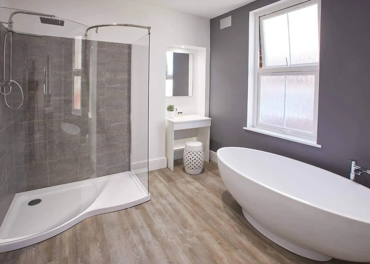 Host & - Osborne House Holiday home Whitby