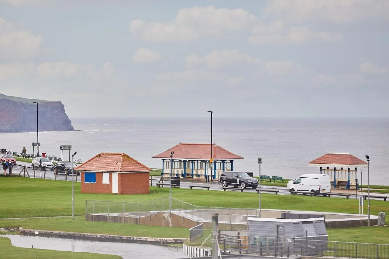 Host & - Fox's Hideout * Whitby