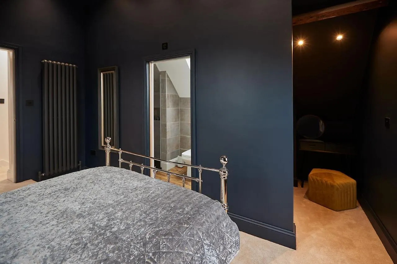 Host & - The Loft At Skinner St Apartment