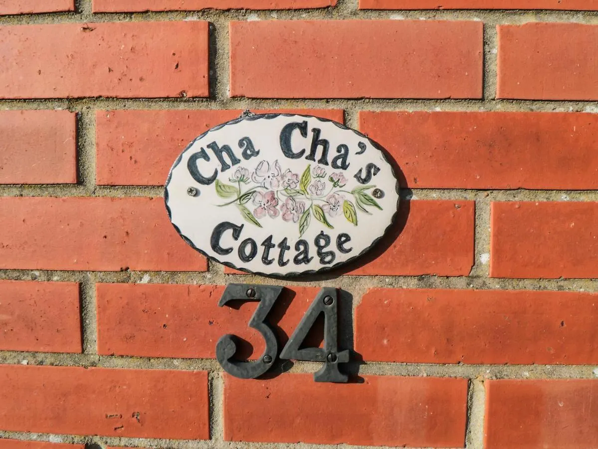 Holiday home Cha Cha's *