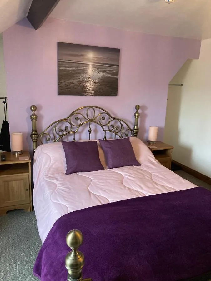 Ellies Bed & Breakfast 4*