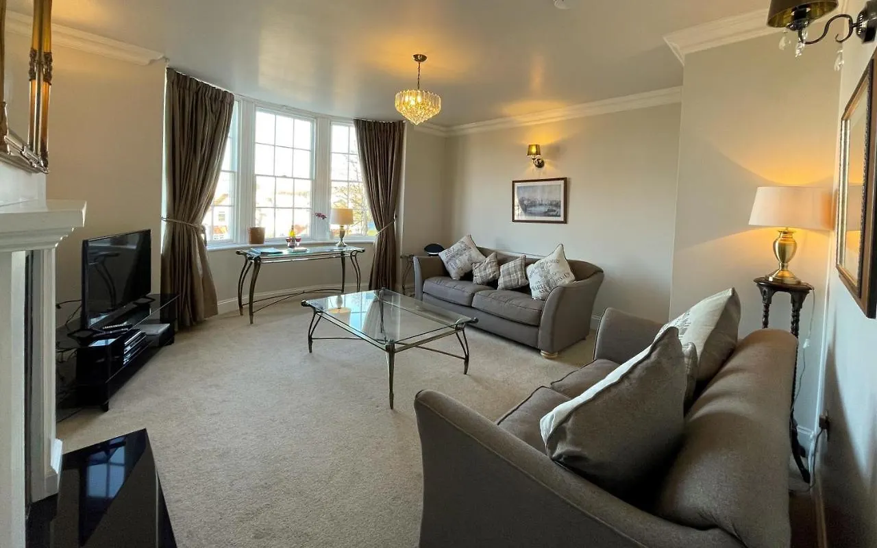 Exceptional Two-bedroom In With Parking And Stunning Views Apartment *