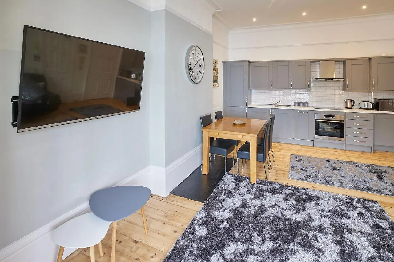 3, Khyber Apartamento