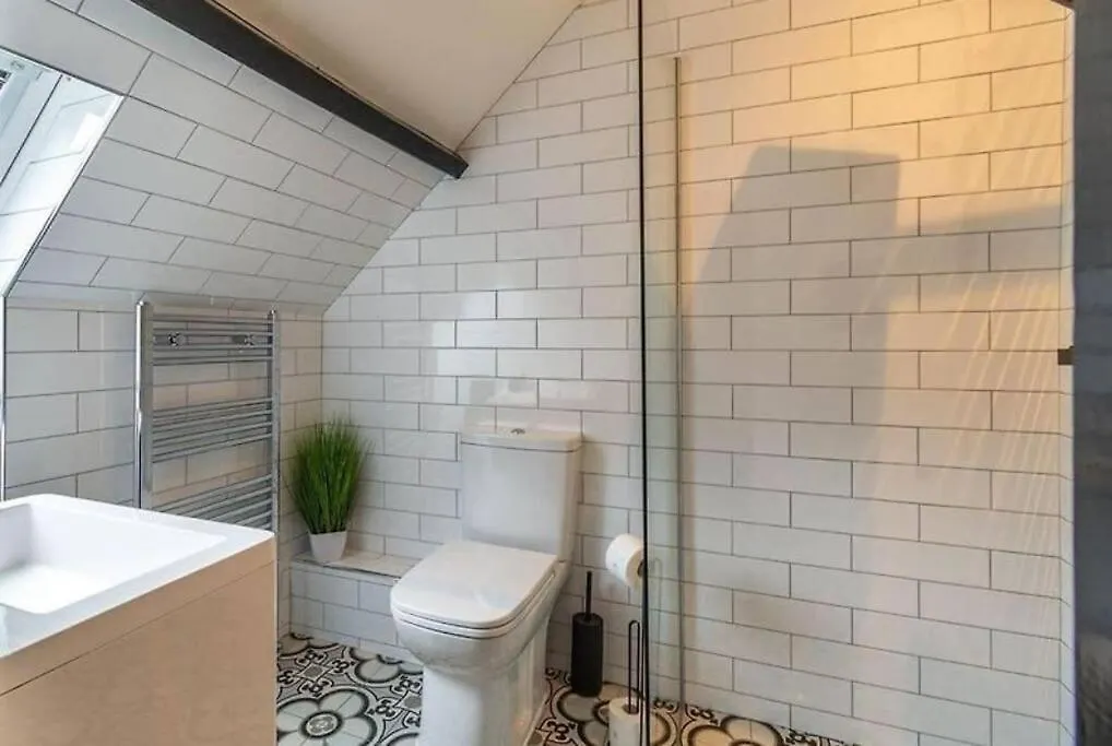 One Over Eight - Luxury One Bed *