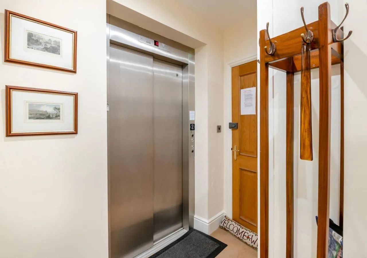 Apartment 5 Kenilworth House *