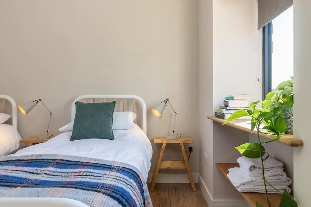 End Farm - The Sheep Shed Apartment *
