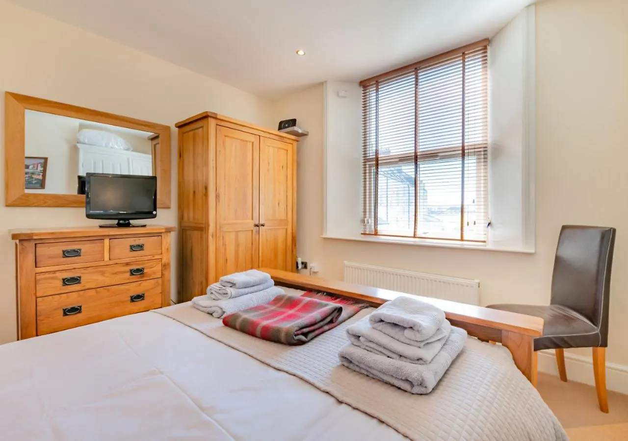 Apartment 5 Kenilworth House *