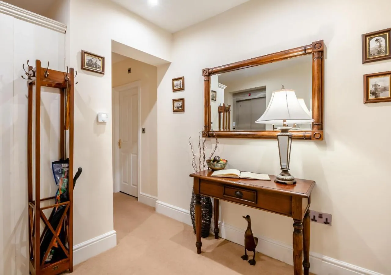 5 Kenilworth House Apartment
