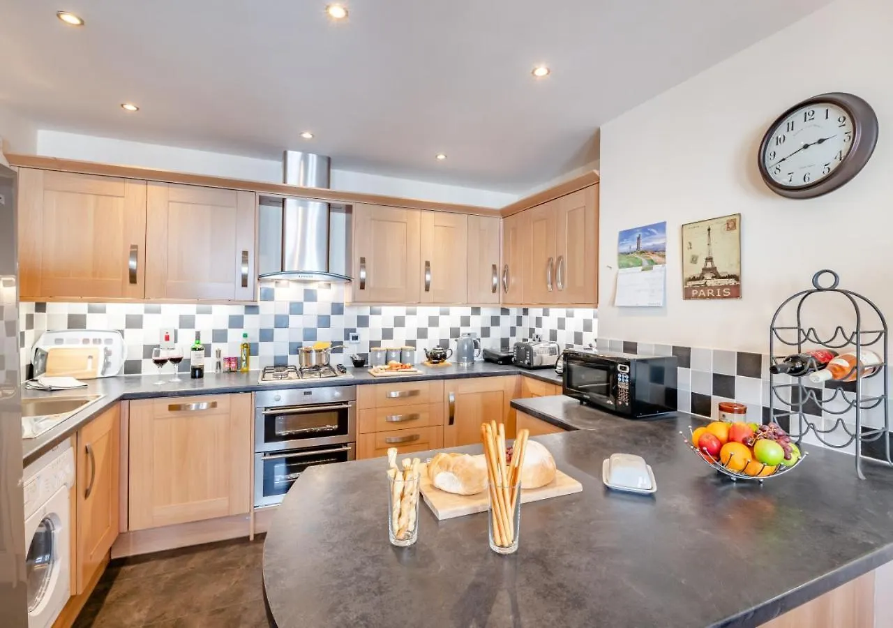 Apartment 5 Kenilworth House *