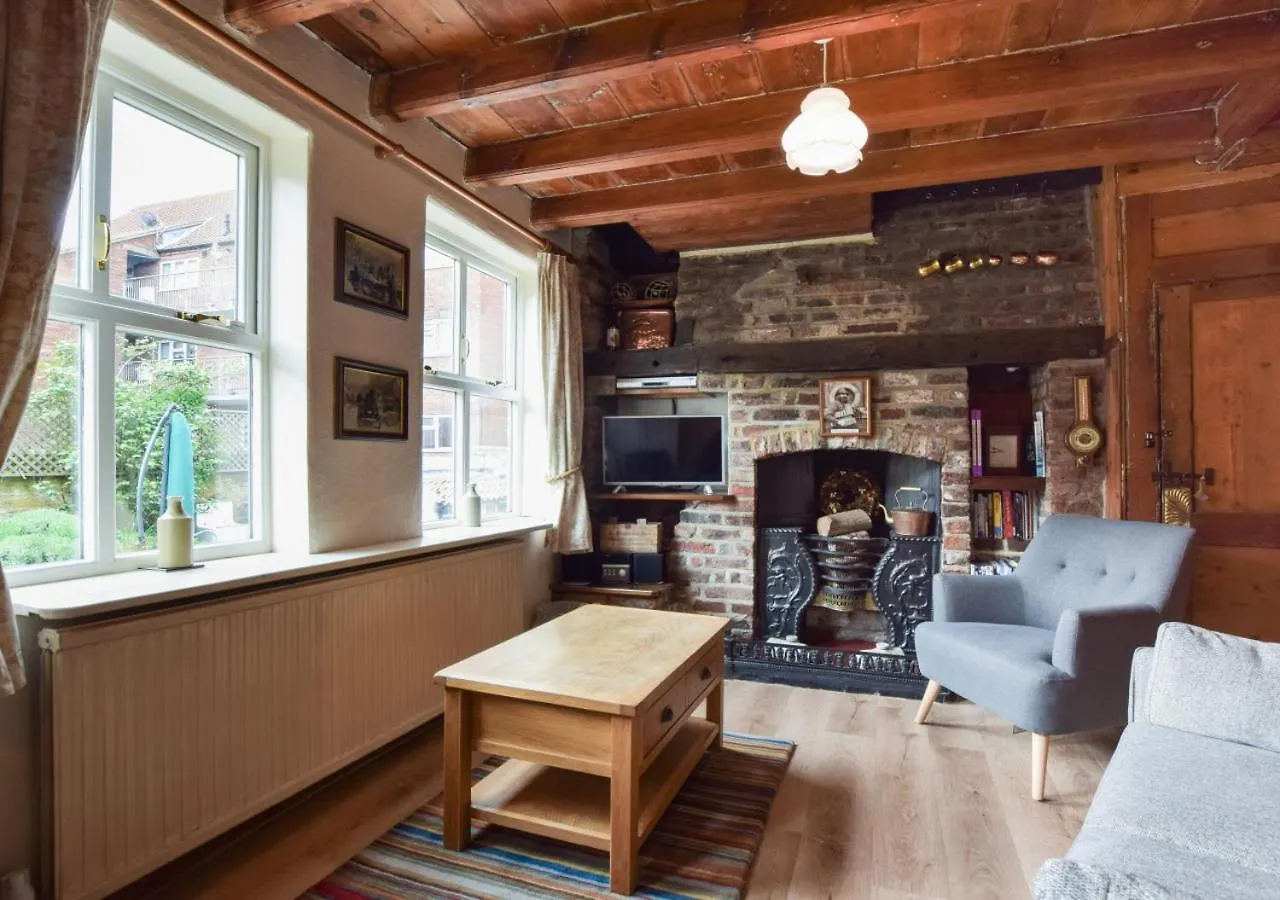 4 Clarks Yard Holiday home *