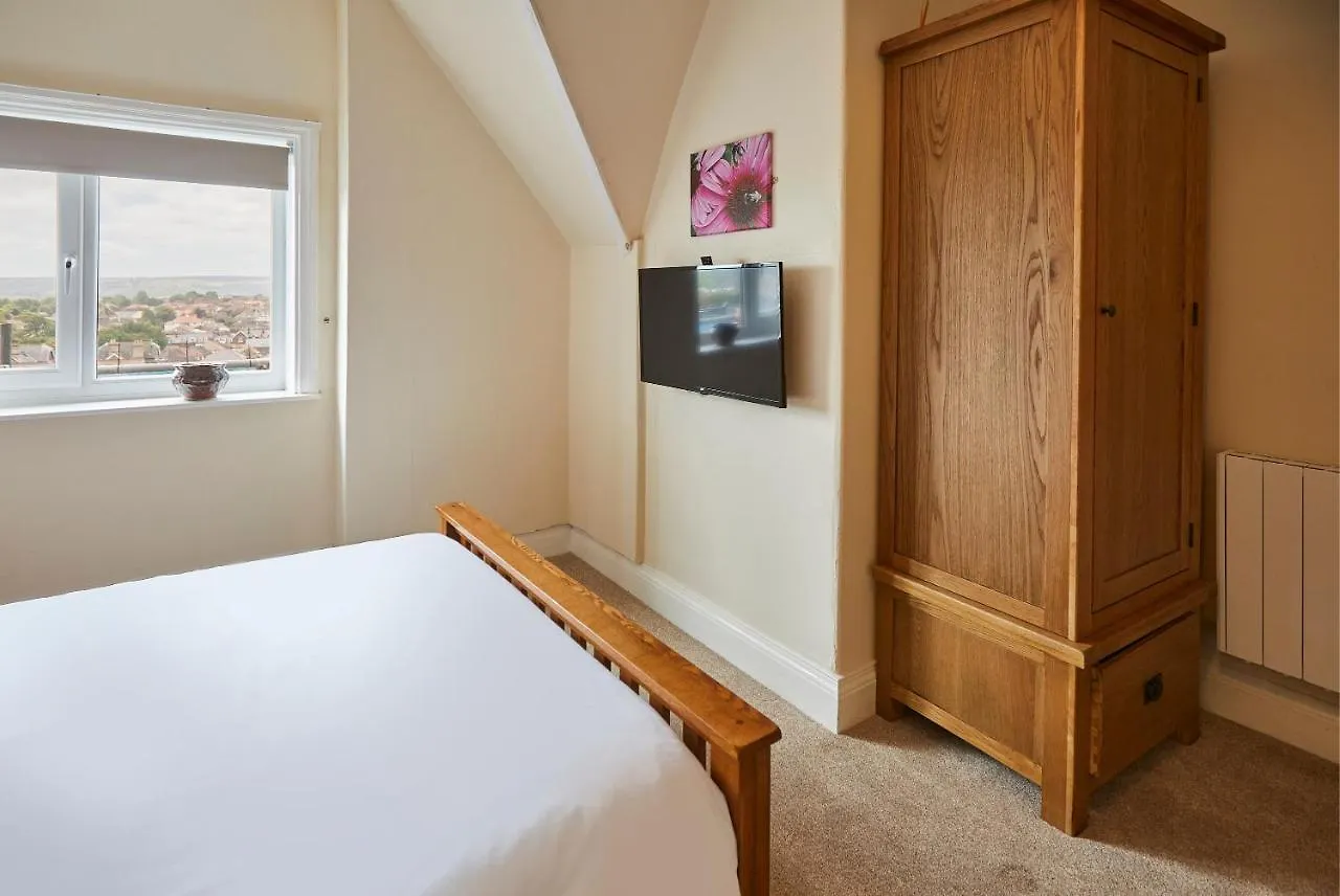 Host & - The Garret Apartment Whitby