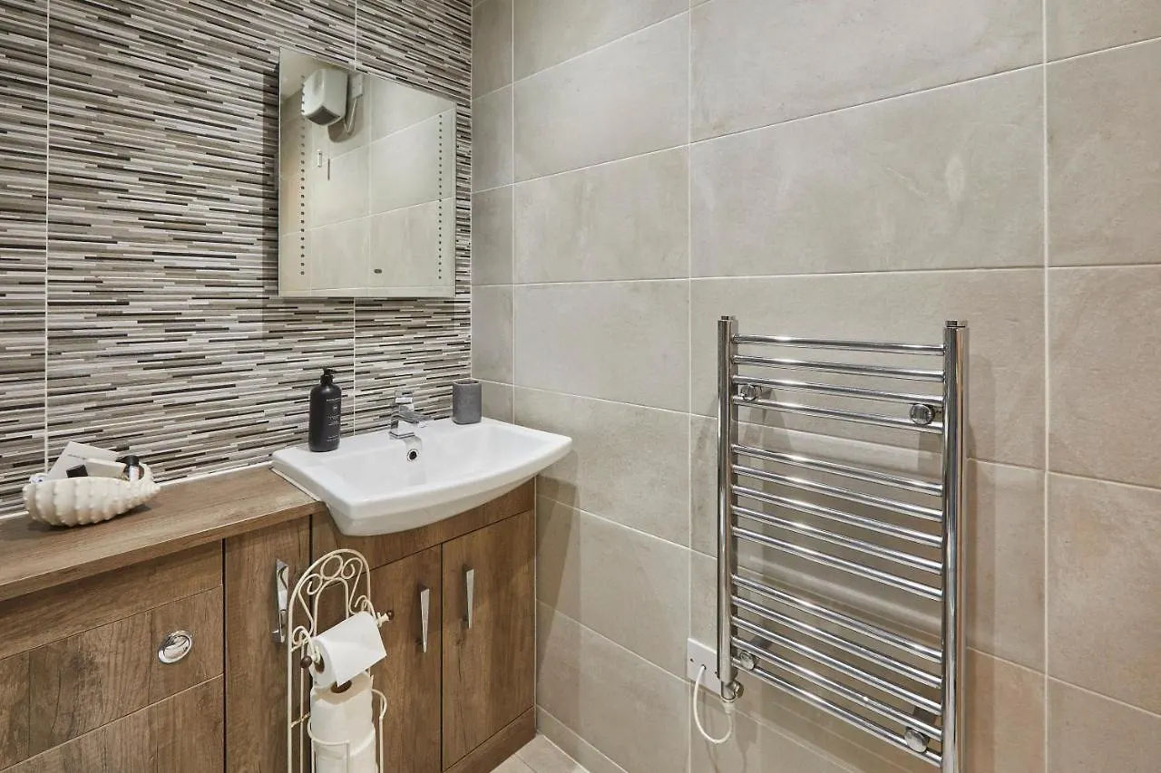 Host & - Riverrun Apartment *