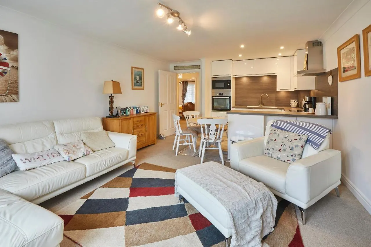 Host & - Riverrun Apartment *