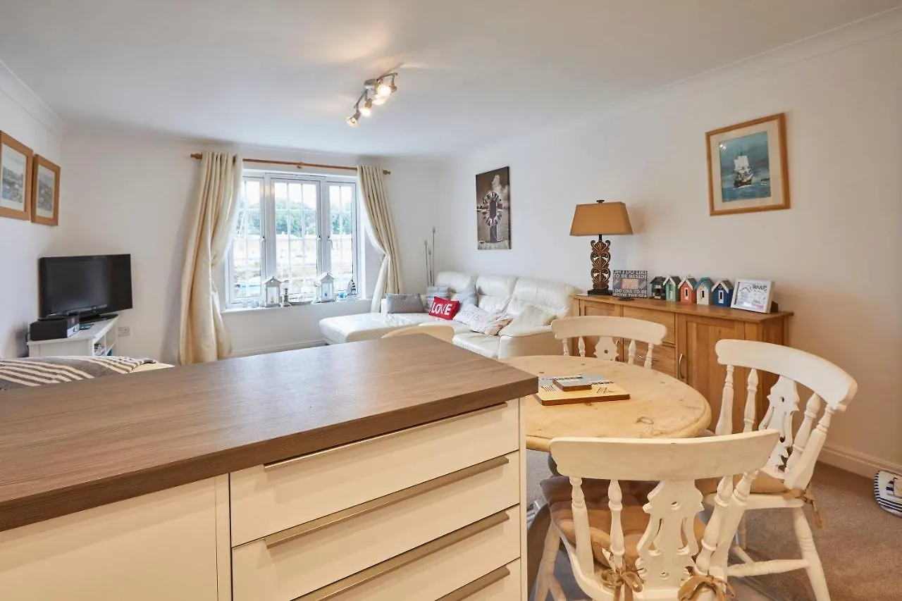 Host & - Riverrun Apartment *