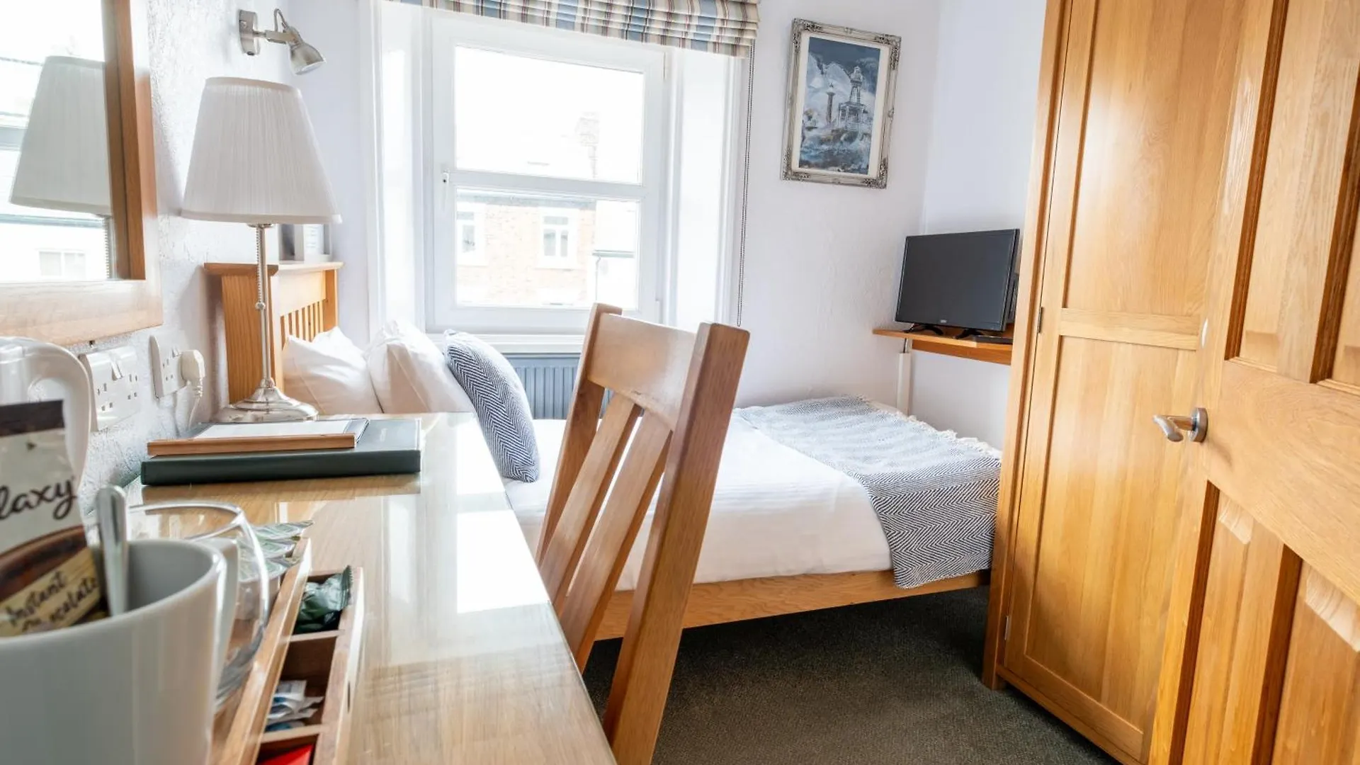 Bed & Breakfast Number 7 *