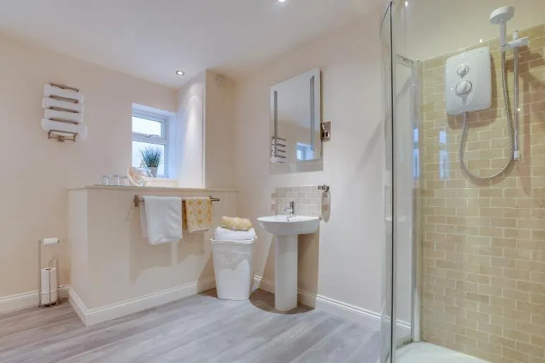 Number 3 Pier Road Apartment *