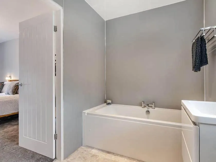 Madeline's View -a Smart And Modern 1 Bed With The Bonus Of A Large Driveway Parking Area Whitby