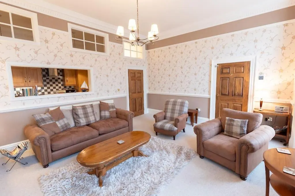 Luxury Nautical Large - 2 Bedroom - Centre - Free Private Parking Holiday home