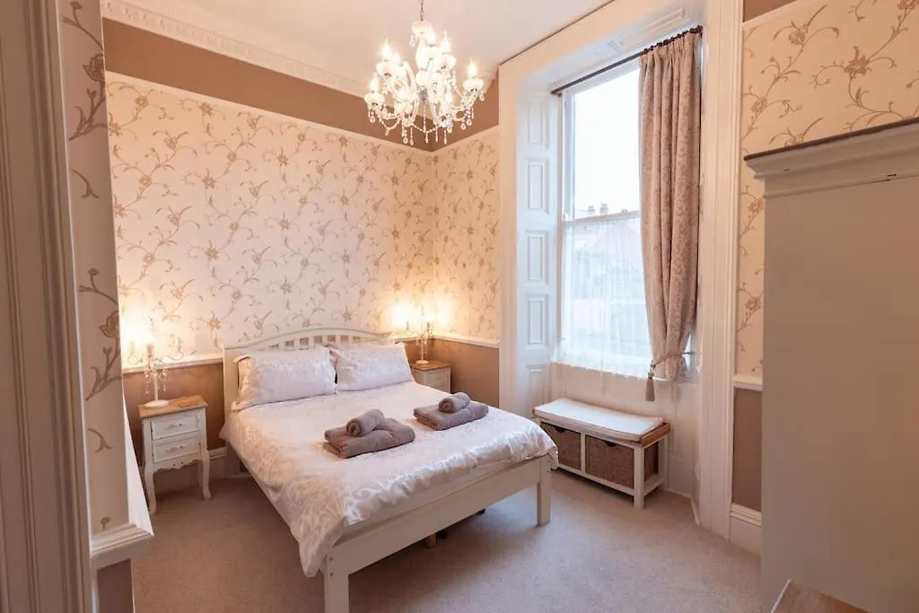 Holiday home Luxury Nautical Large - 2 Bedroom - Centre - Free Private Parking Whitby