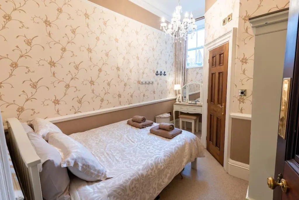 Luxury Nautical Large - 2 Bedroom - Centre - Free Private Parking Holiday home