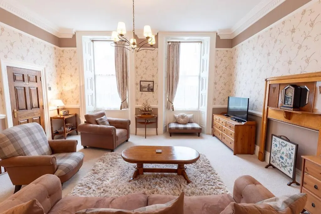 Luxury Nautical Large - 2 Bedroom - Centre - Free Private Parking * Whitby