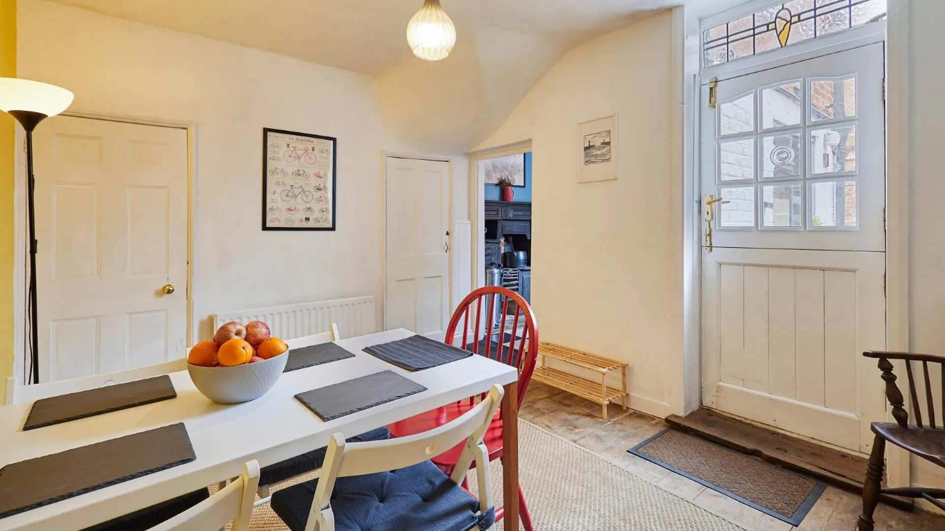 Host & - Clarence Place *