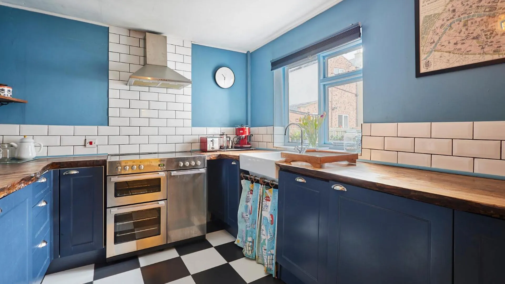 Host & - Clarence Place * Whitby