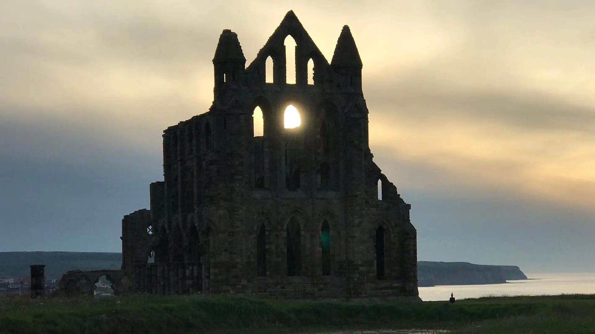 Tideway With Private Parking Space * Whitby