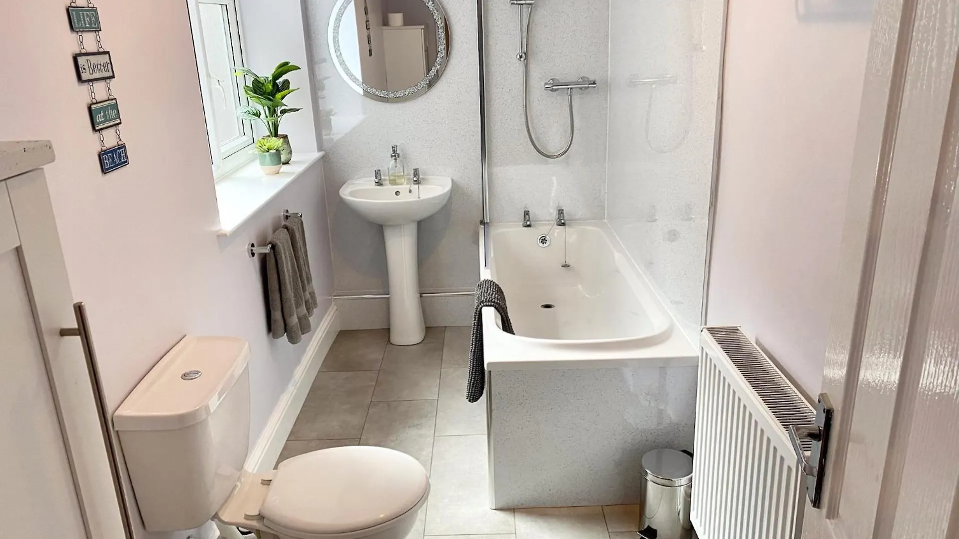 Tideway With Private Parking Space * Whitby