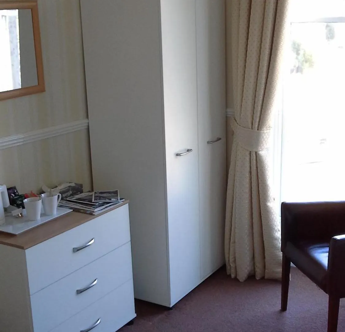 Arundel House 3*