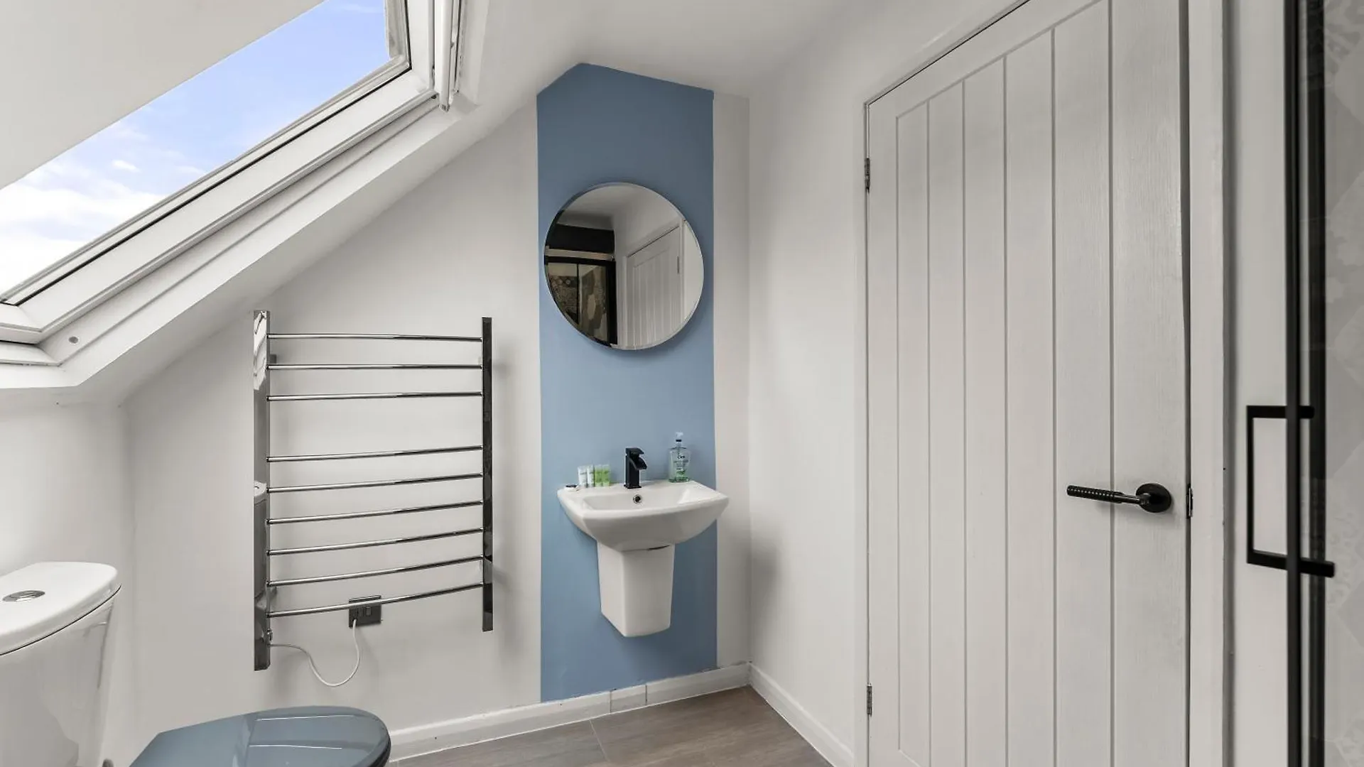 Newley Refurbished - Stylish 3 Bed Abode In - Sleeps 7 Whitby