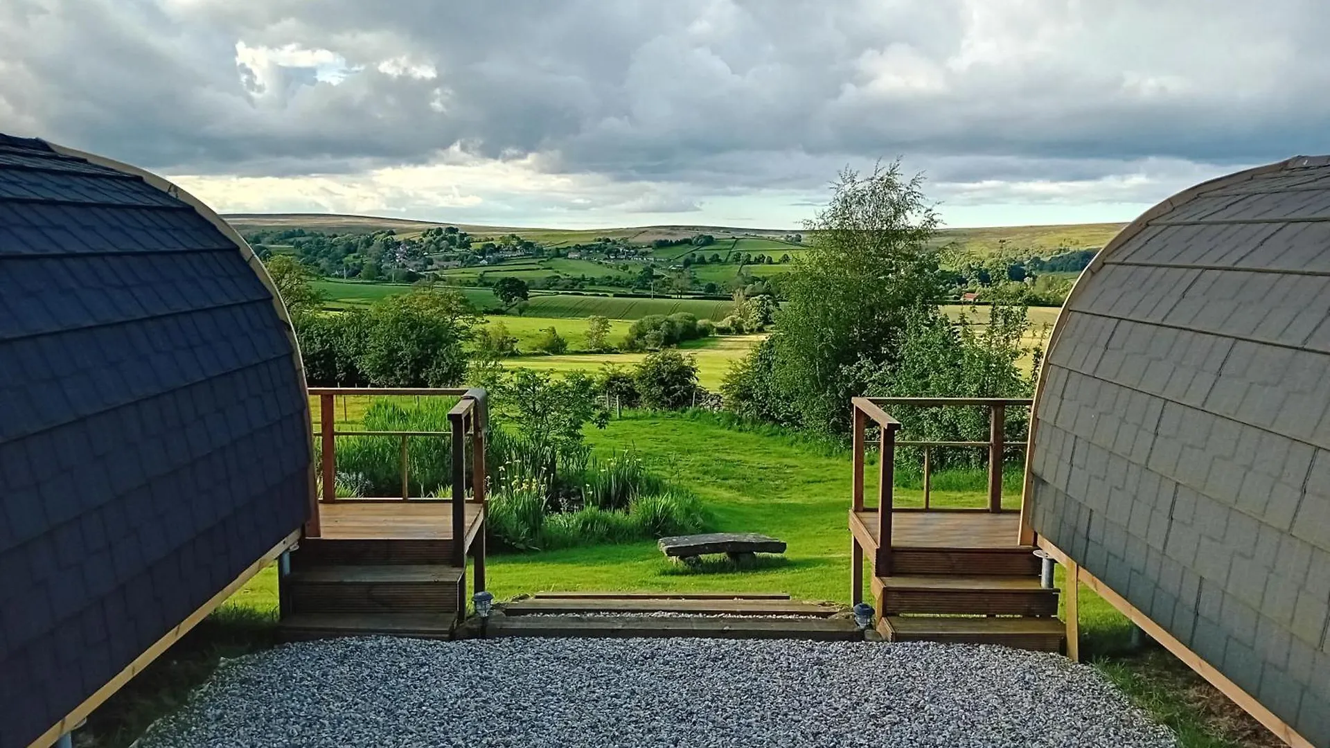 Campsite Coombs Glamping Pods *