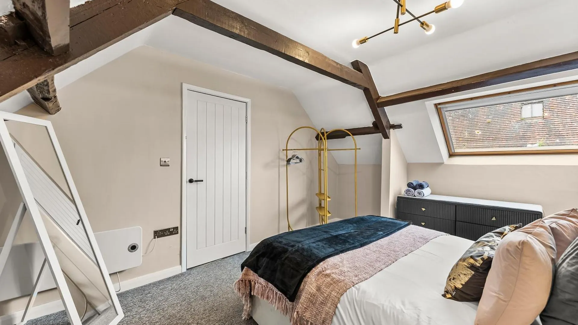 30 Percent Off The Sophisticated Abode - 3 Bed