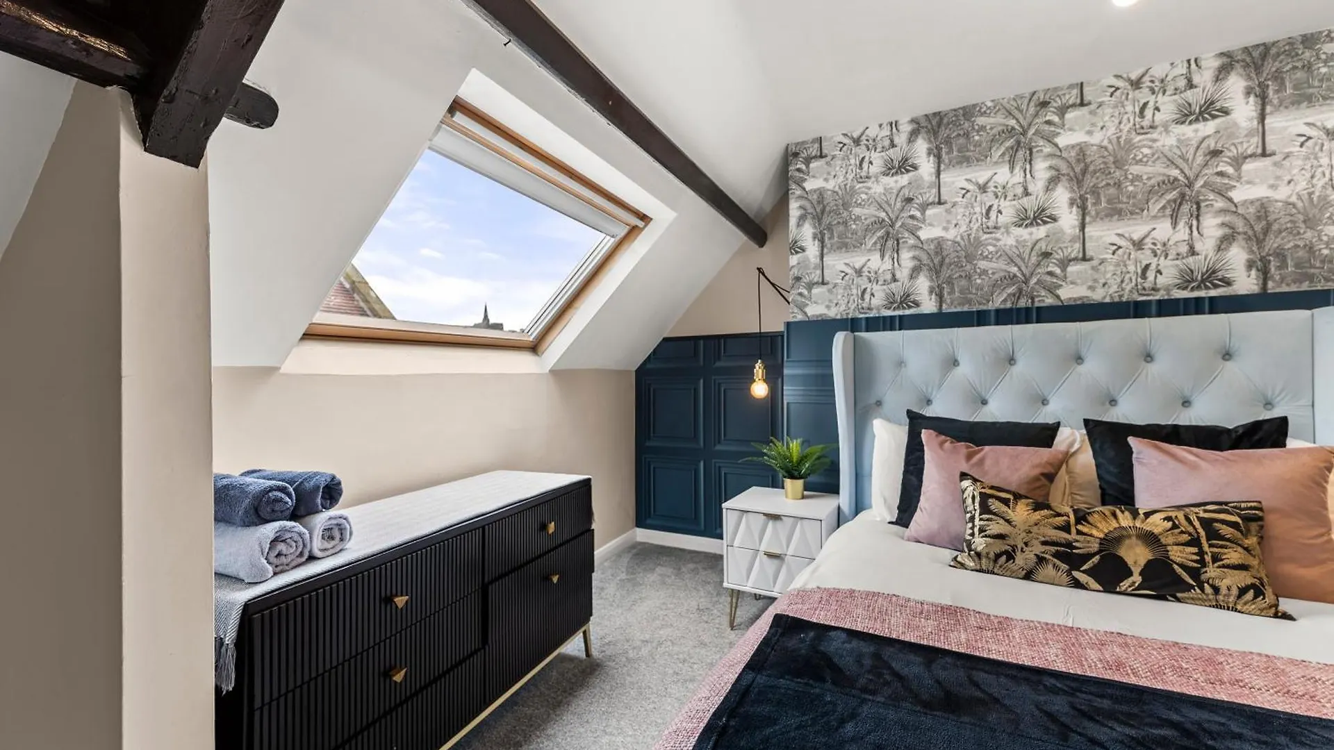 30 Percent Off The Sophisticated Abode - 3 Bed Apartment
