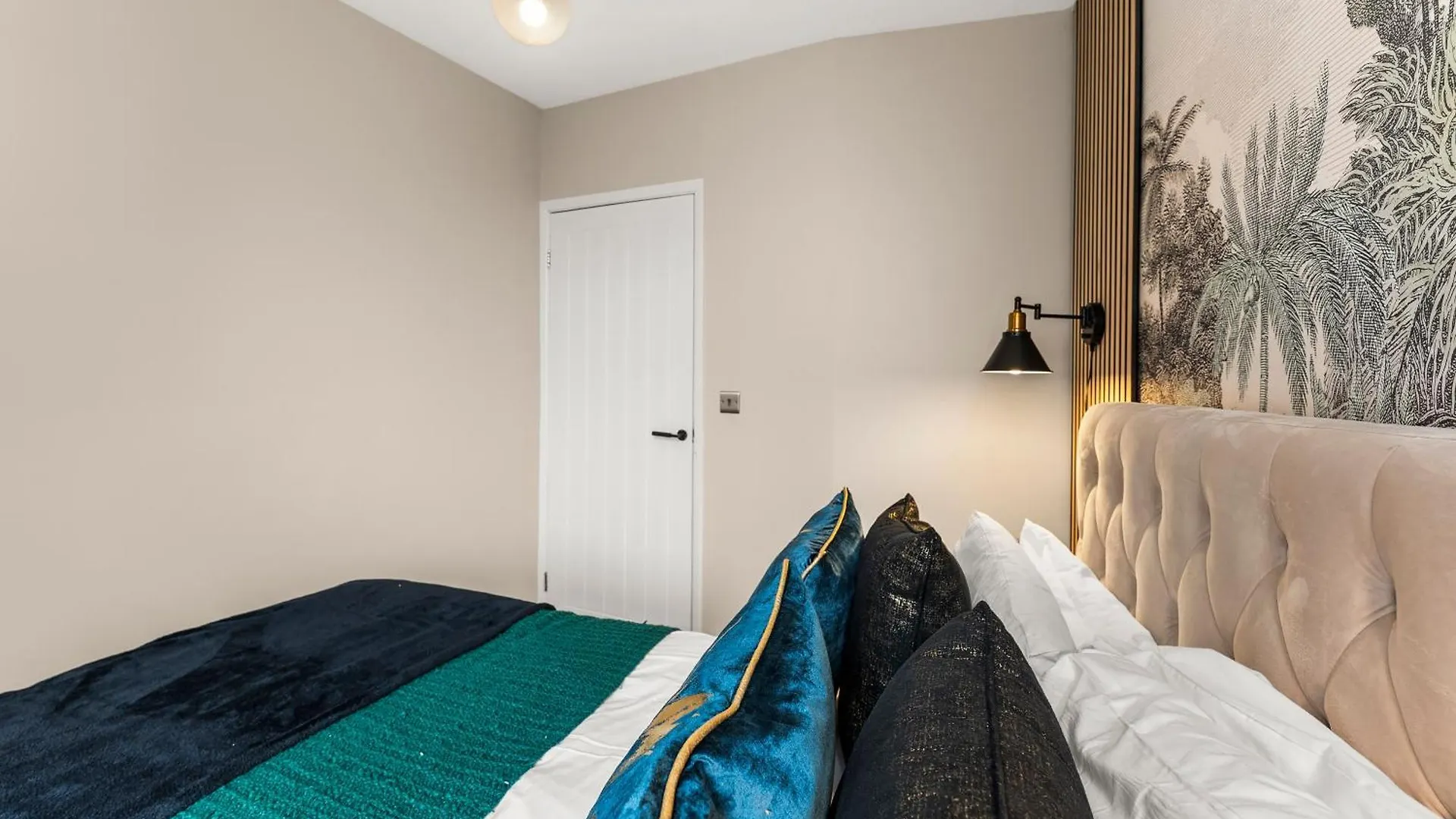 30 Percent Off The Sophisticated Abode - 3 Bed Apartment