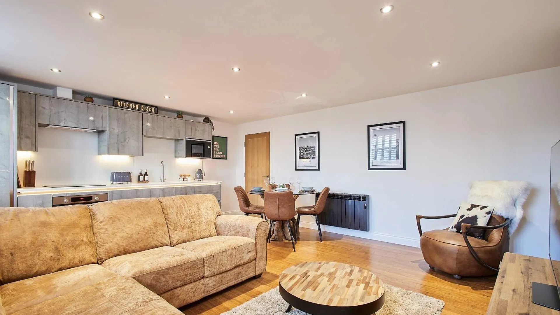 Host & - Number One Carlill Apartment *