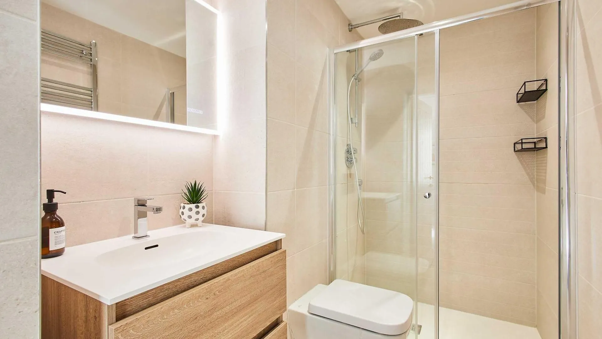 Host & - Number One Carlill Apartment Whitby