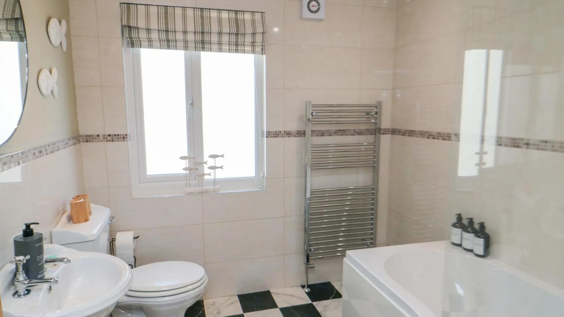6 Clarence Place * Whitby