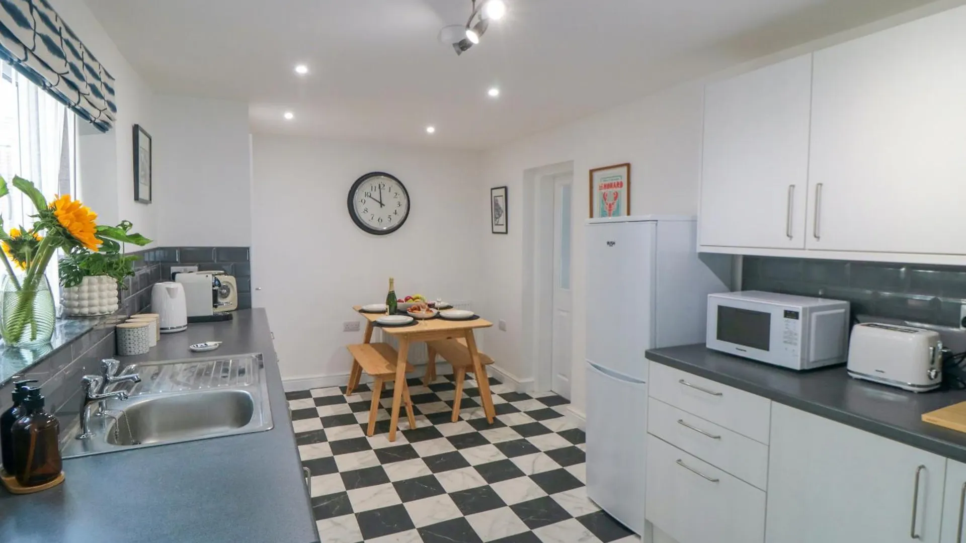6 Clarence Place * Whitby