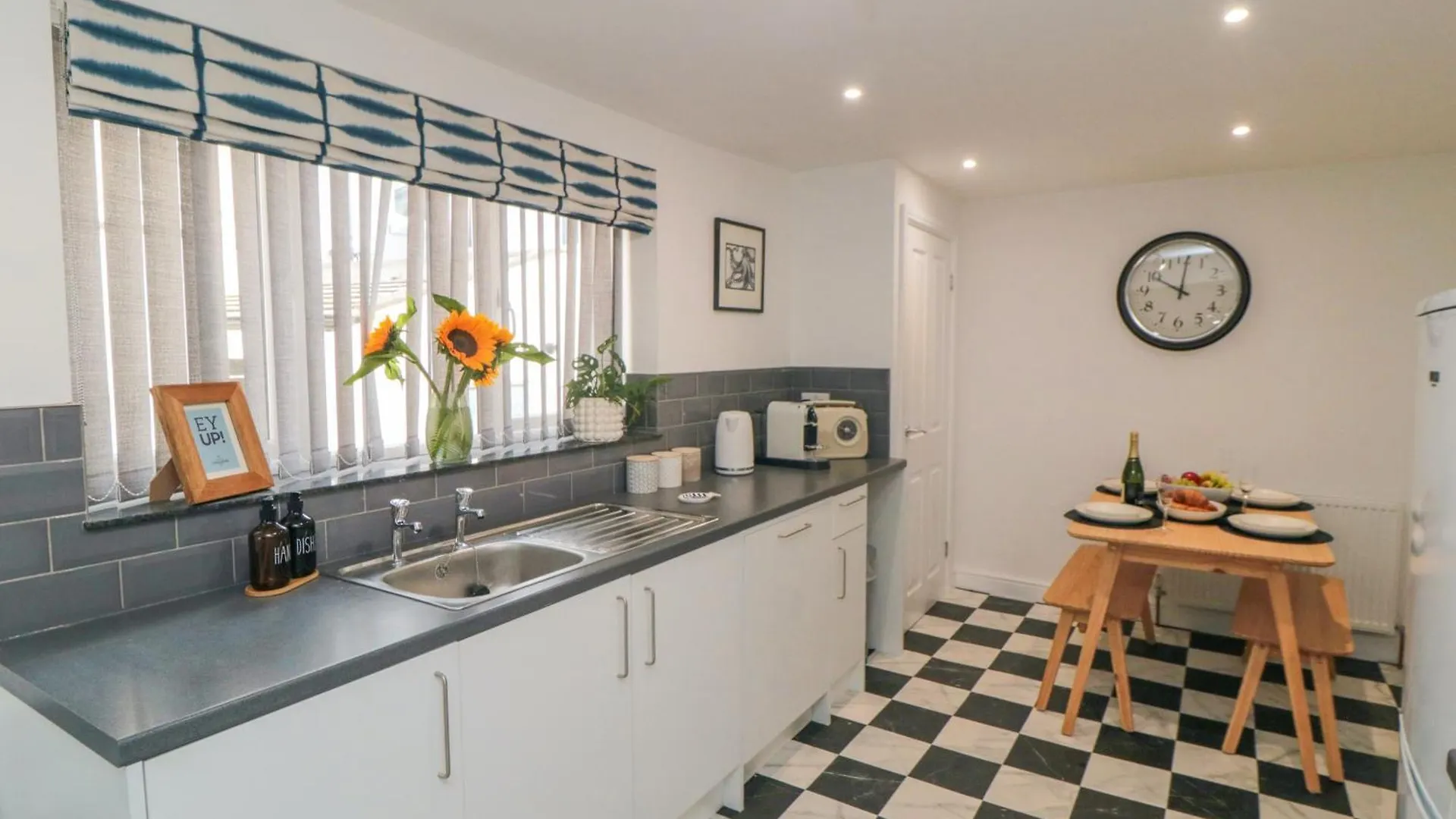 6 Clarence Place * Whitby