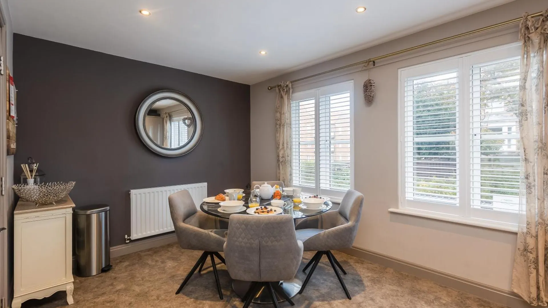 Sugar Reef - A Fantastic Modern House With Garden, Free Parking For 2 Cars, Free Use Of Electric Vehicle Point, Beach, Shops, Bars And Restaurants Just A 10 Minute Walk Away!