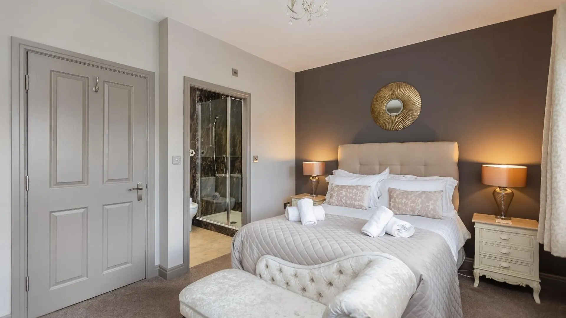 Sugar Reef - A Fantastic Modern House With Garden, Free Parking For 2 Cars, Free Use Of Electric Vehicle Point, Beach, Shops, Bars And Restaurants Just A 10 Minute Walk Away! Casa de Férias *