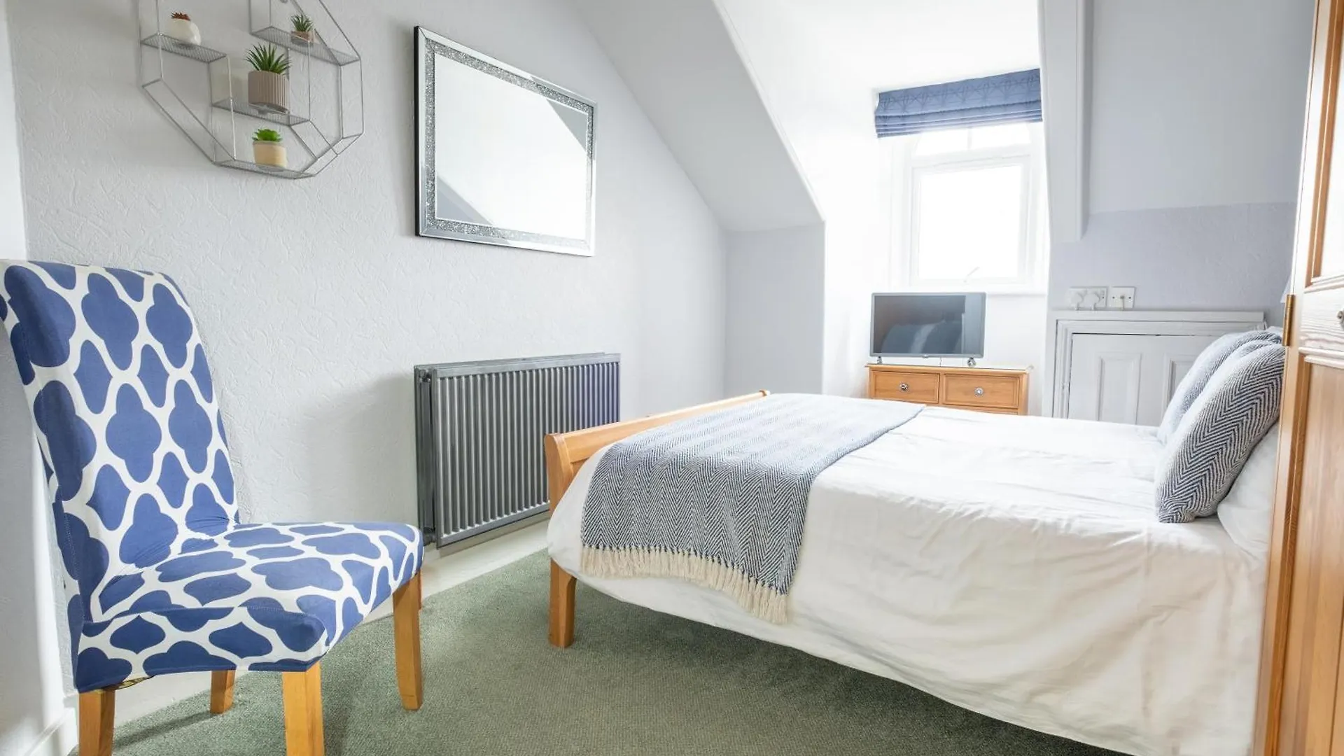 Number 7 Bed & Breakfast *