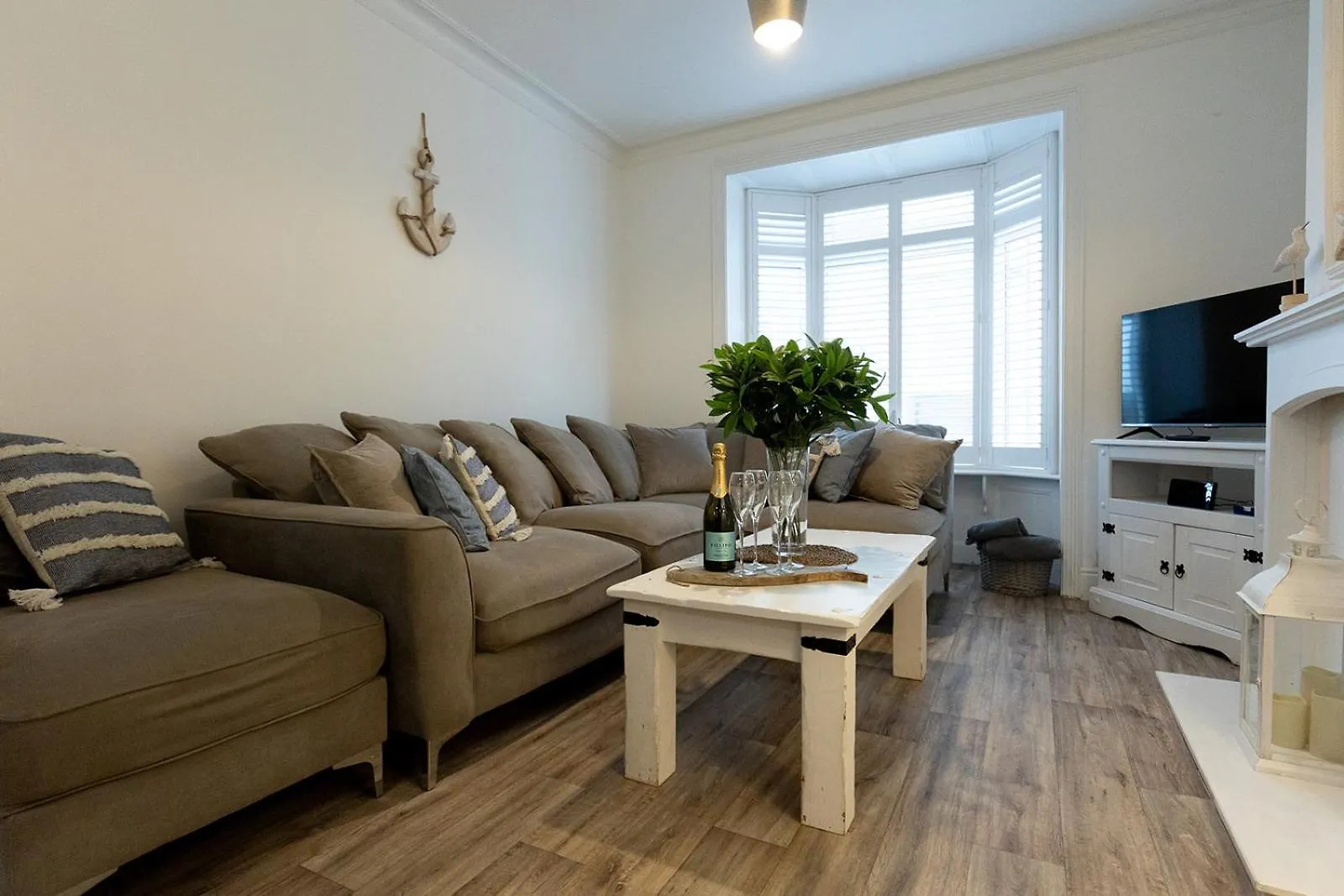 Sea Star - Coastal 3-bed Retreat In The Heart Of ويتبي