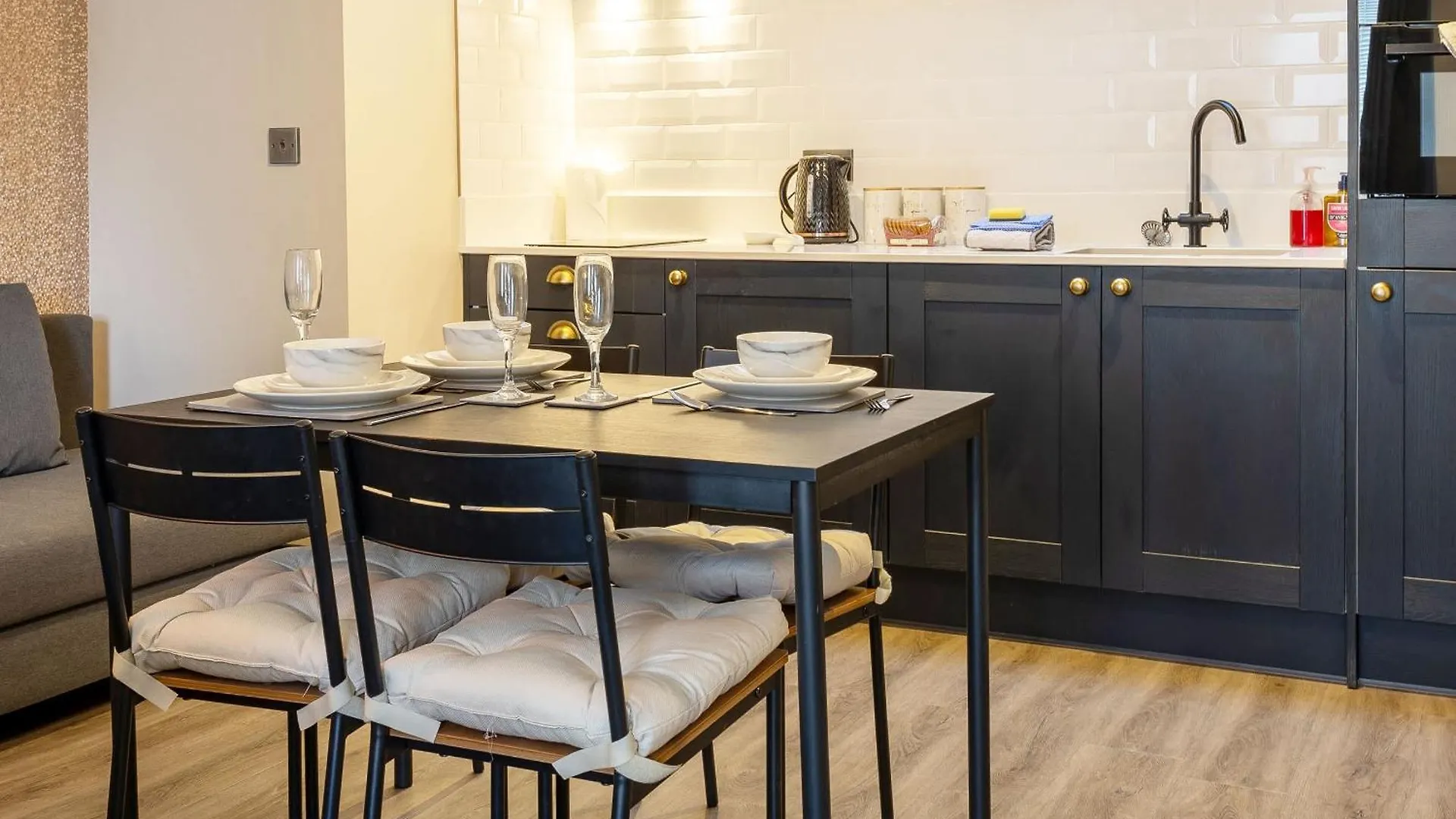 Le Mini Metro - Ground Floor Apartment