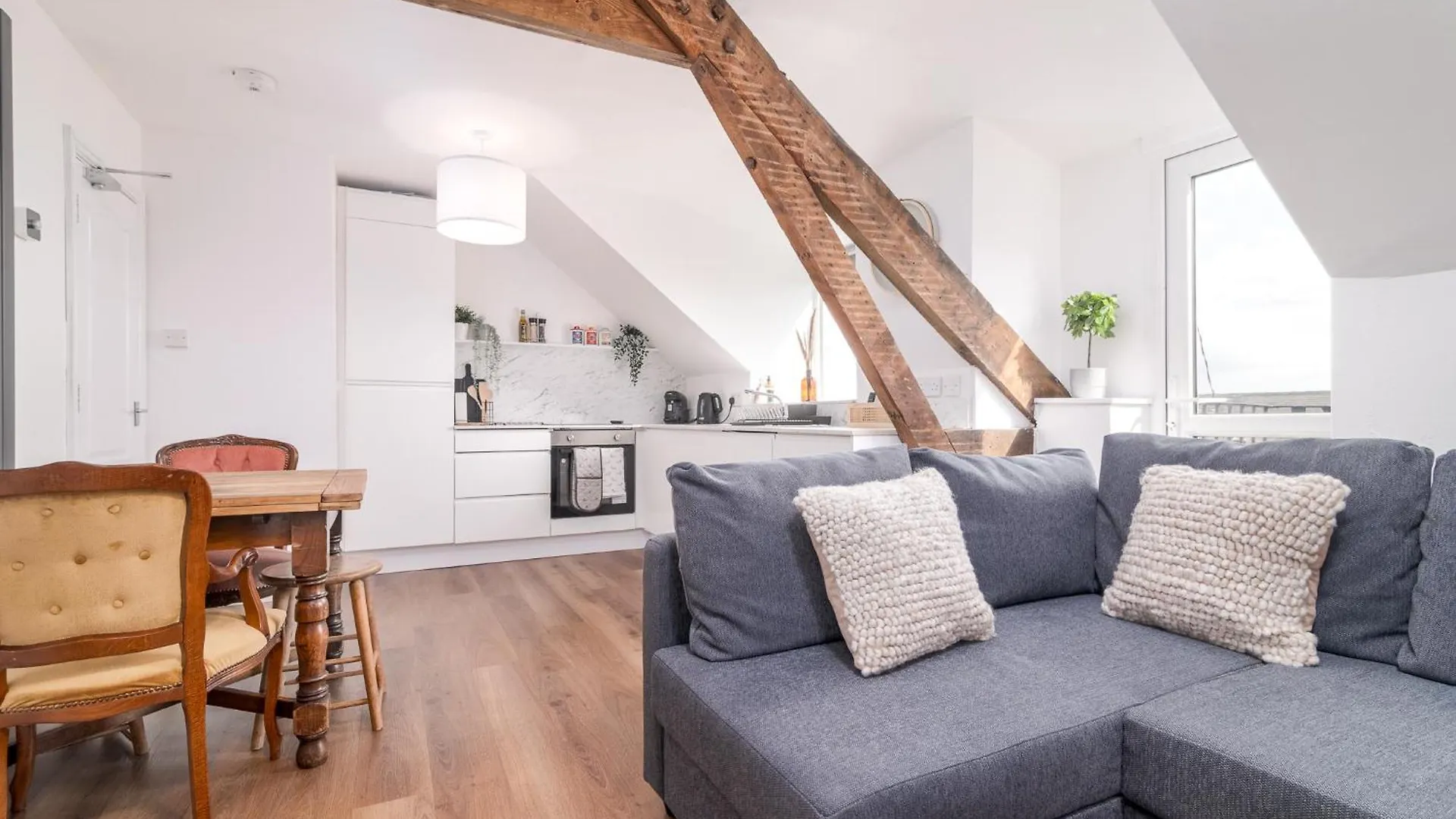 Heights - 5min Stroll To Harbour & Apartment *